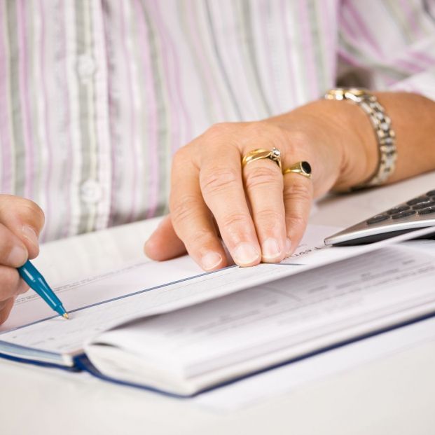 Desarrollan una IA capaz de imitar y aprender el estilo de la escritura a mano de una persona (bigstock) Desarrollan una IA capaz de imitar y aprender el estilo de la escritura a mano de una persona (bigstock)