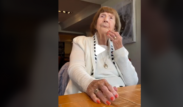 VÍDEO: El mejor regalo para la hincha de Inglaterra "más vieja del mundo"