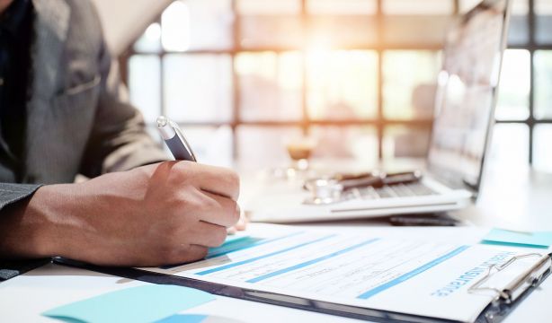 OCU denuncia malas prácticas de aseguradoras: “Se niega la indemnización sin ninguna explicación”. Foto: Bigstock