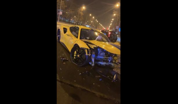 VÍDEO: Un conductor borracho estrella un Ferrari contra un árbol en plena Castellana de Madrid