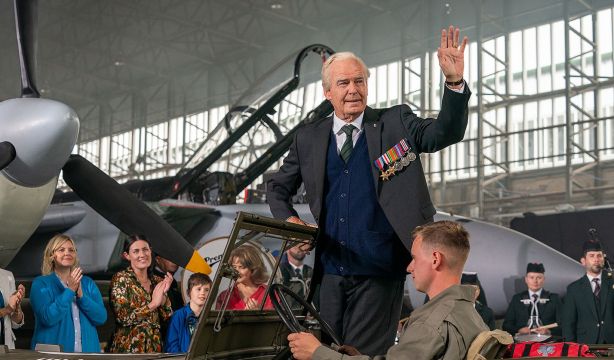 Llega a los cines 'Pobres Criaturas', nominada al Oscar, y lo nuevo de Pierce Brosnan