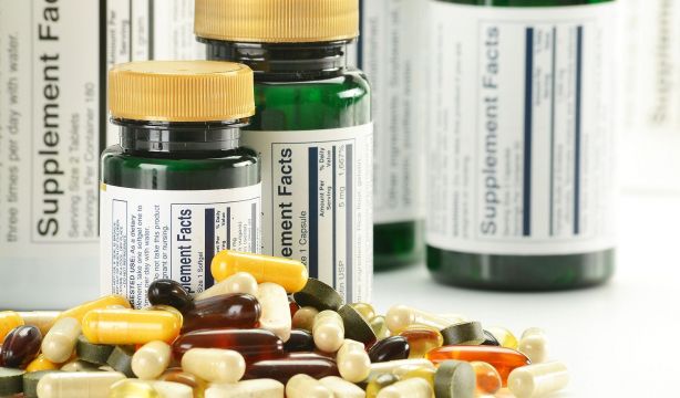 El último aviso de los expertos sobre los suplementos de proteínas