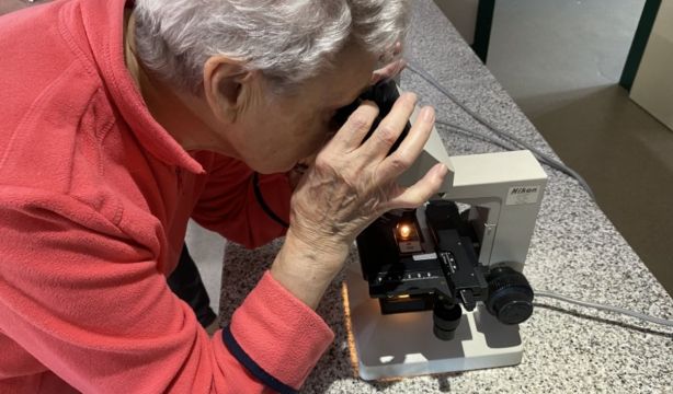 La Universidad Complutense acerca la ciencia a los mayores de las residencias madrileñas