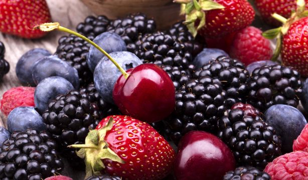 Descubren que comer esta fruta en ayunas reduce los niveles del colesterol