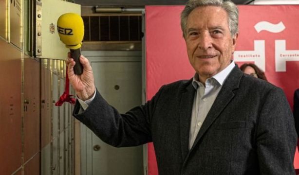 Un micrófono de la Cadena SER, el legado de Iñaki Gabilondo en la Caja de las Letras