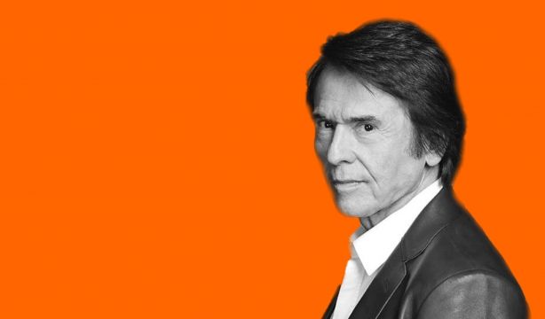 Raphael, el pionero de la música moderna en español que lleva 60 años en los escenarios