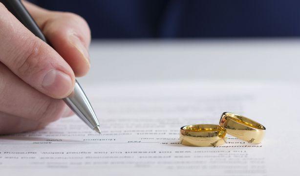 ¿Quién puede cobrar la pensión de viudedad si el fallecido se ha casado varias veces?