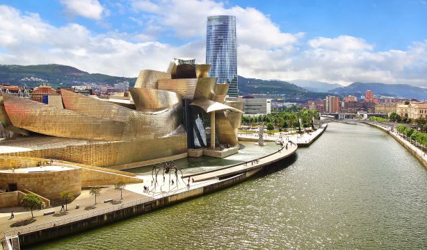 Bilbao vuelve a acoger el Silver Film Festival para visibilizar a los mayores de 55 años (Bigstock)