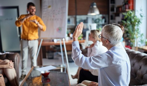 "Las fundaciones empresariales deberían escuchar más a los mayores y no solo a su 'clientela'"