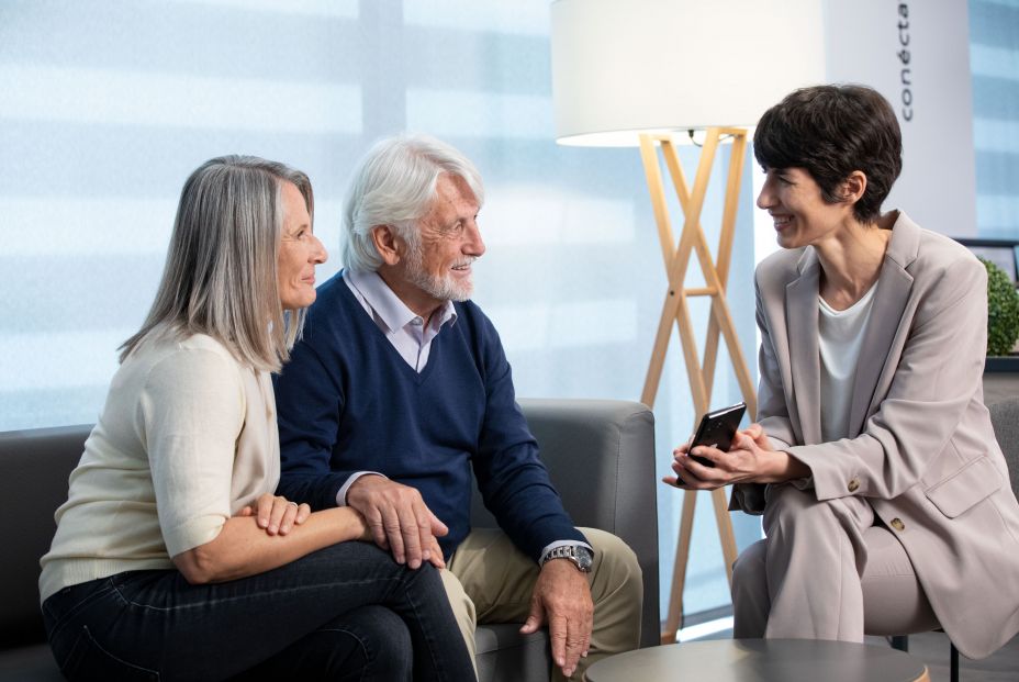 Las medidas de la banca que ayudan a la gente mayor en la operativa diaria Las medidas de la banca que ayudan a la gente mayor en la operativa diaria