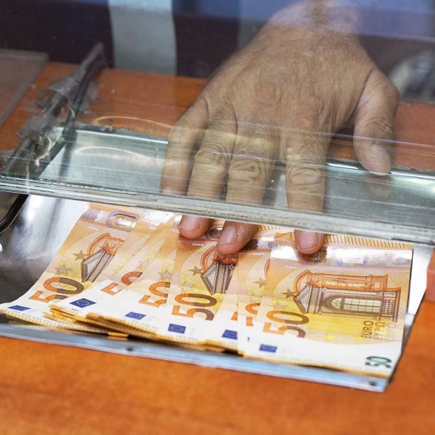 Depósito y cuenta remunerada: Santander, BBVA, Sabadell y Abanca, los que más castigan a los mayores. Foto: Bigstock