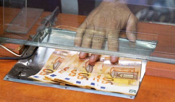 Depósito y cuenta remunerada: Santander, BBVA, Sabadell y Abanca, los que más castigan a los mayores. Foto: Bigstock