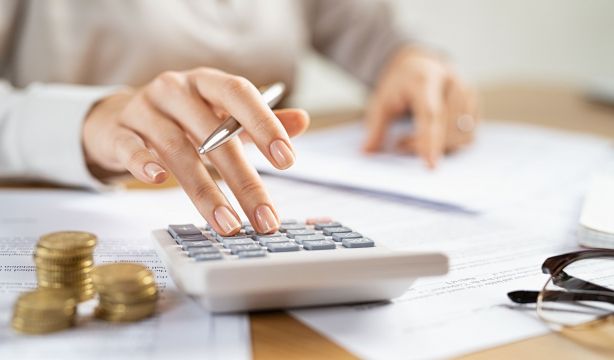 Estos son los impuestos que deben pagar las personas no residentes en España (Bigstock)