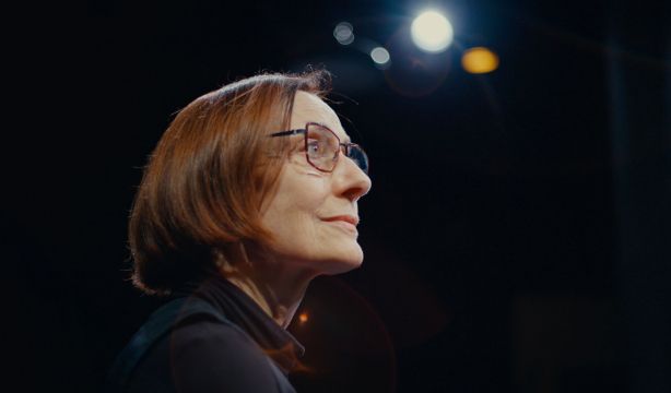 Carme Elías muestra su relación con el alzhéimer en el documental 'Mientras seas tú'