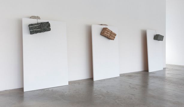 'Más allá del horizonte', el homenaje del Guggenheim Bilbao a Giovanni Anselmo