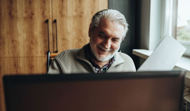 Compatibilizar pensión y empleo: tres fórmulas que lo permiten en 2024 y sus diferencias