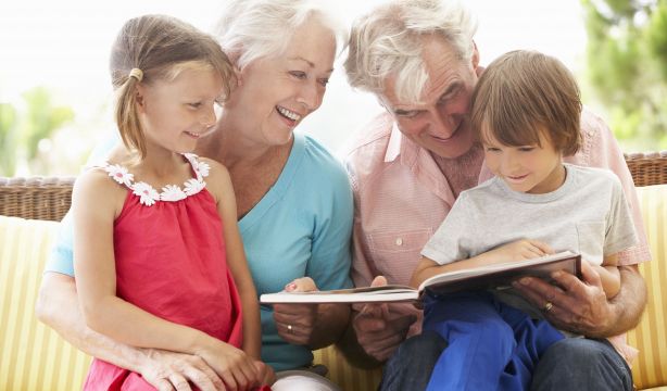 Revelan que las personas mayores perciben los colores de forma diferente (Bigstock)