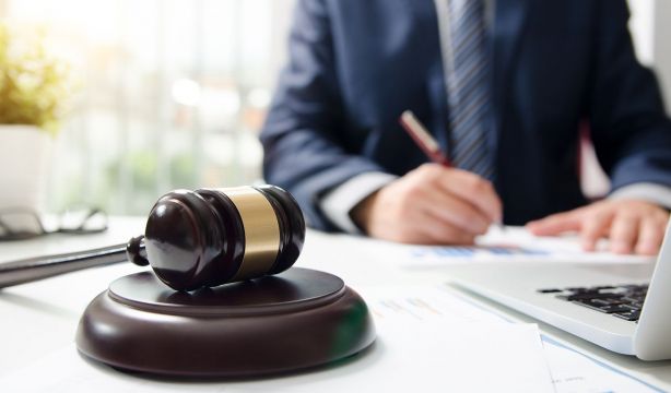 Complemento de maternidad a la pensión: el filón de los despachos de abogados a la caza de jubilados