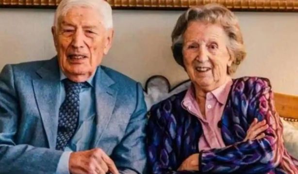 Eutanasia conjunta: el exprimer ministro holandés y su esposa mueren de la mano tras 70 años juntos