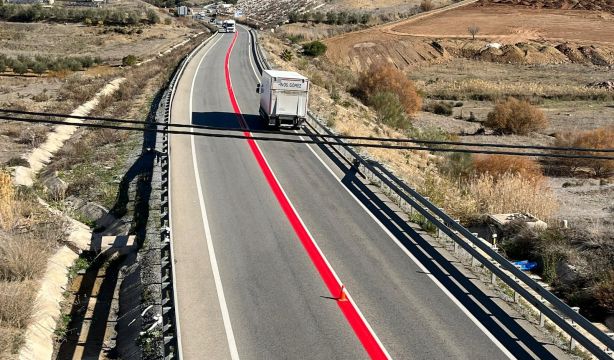 Las nuevas señales de la DGT : ¿Qué significa el cuadrado amarillo que hay en las carreteras?