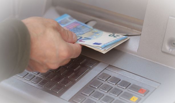 Pago de las pensiones en febrero de 2024: ¿cuál es la fecha de cobro en cada banco?