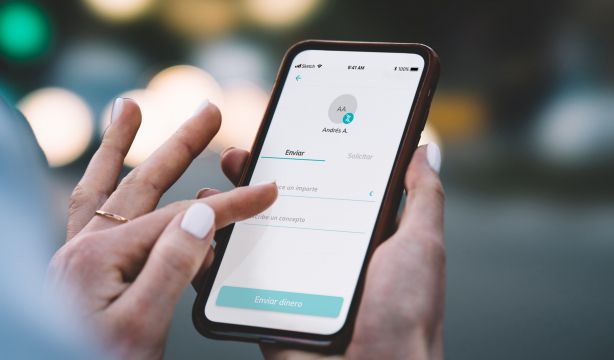 Transferencia bancaria. (Bigstock)