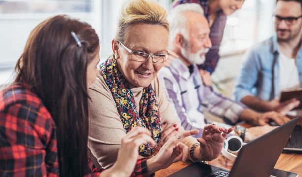 Madrid lanza una nueva edición de su Programa Interuniversitario para mayores (Bigstock)
