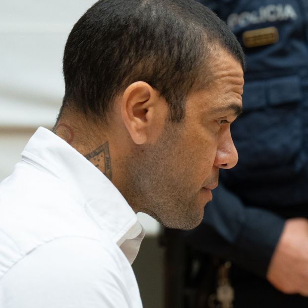 Dani Alves, condenado a cuatro años y medio de cárcel por agresión sexual Dani Alves, condenado a cuatro años y medio de cárcel por agresión sexual