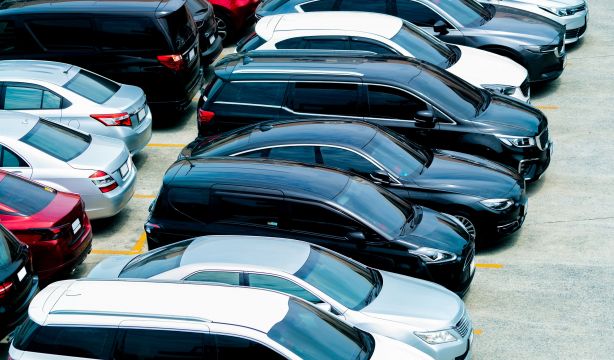 Adiós a los coches de este color en 2024: la Unión Europea prohíbe que se sigan fabricando