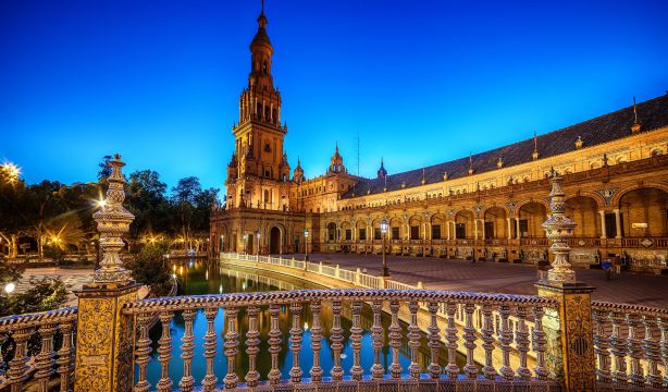 El Ayuntamiento de Sevilla propone cerrar la Plaza de España y cobrar una entrada a los turistas