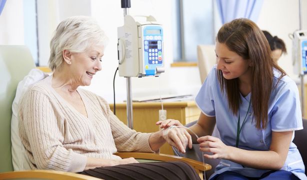 Desarrollan un método más eficaz y con menos efectos secundarios para administrar quimioterapia