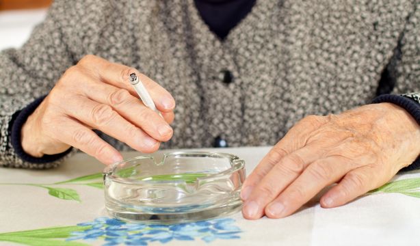 El tabaco, más perjudicial en mayores: limita la esperanza de vida y aumenta el riesgo de alzhéimer