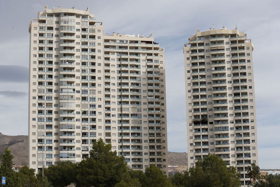 Encuentran abrazado a su perro al niño de 5 años fallecido en el incendio de Villajoyosa Encuentran abrazado a su perro al niño de 5 años fallecido en el incendio de Villajoyosa