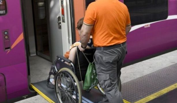 europapress 5617283 servicio adif acerca personas movilidad reducida (1)