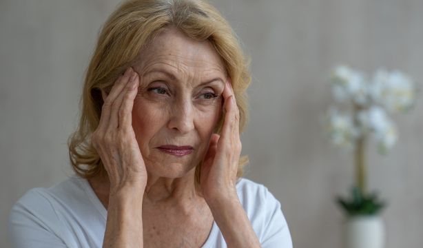 Cuidado con estos alimentos si padeces migraña (Foto Bigstock)