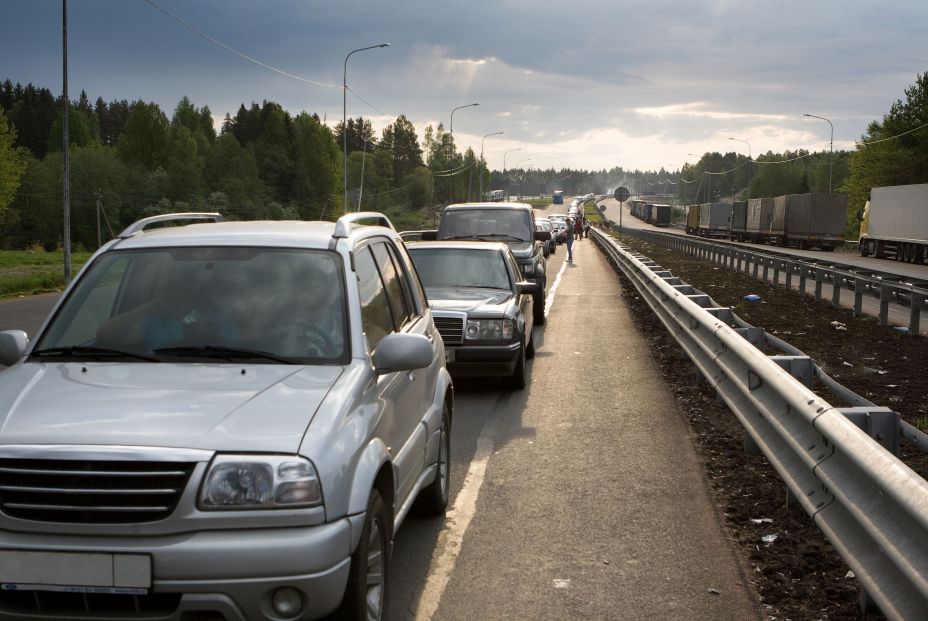 ¿Quieres reducir el consumo de combustible? Pon en marcha estas pautas de conducción eficiente (Bigstock) ¿Quieres reducir el consumo de combustible? Pon en marcha estas pautas de conducción eficiente (Bigstock)