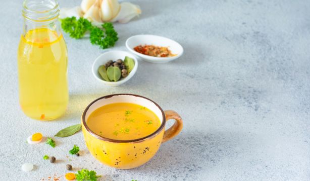 El mejor truco para envasar caldos y sopas al vacío