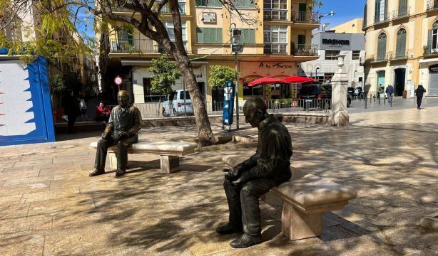 Crean en Málaga una escultura para concienciar sobre la soledad no deseada de las personas mayores (Europa Press)