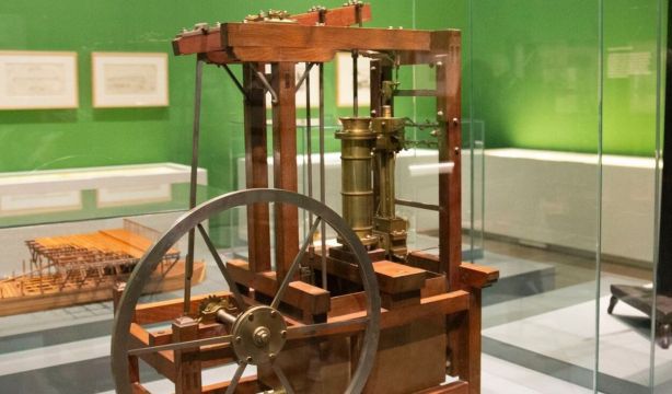 Máquinas de vapor o telégrafos en una exposición sobre el ingeniero Agustín de Betancourt