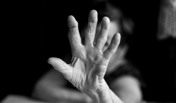 Recogen firmas para aumentar las penas de cárcel por agresiones a personas mayores