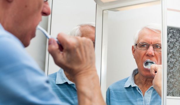 Este es el tiempo mínimo que debe durar el cepillado de dientes para que sea efectivo