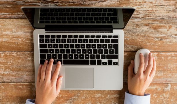 Sigue estos pasos para obtener tu certificado de IRPF de las prestaciones de la Seguridad Social (Bigstock)