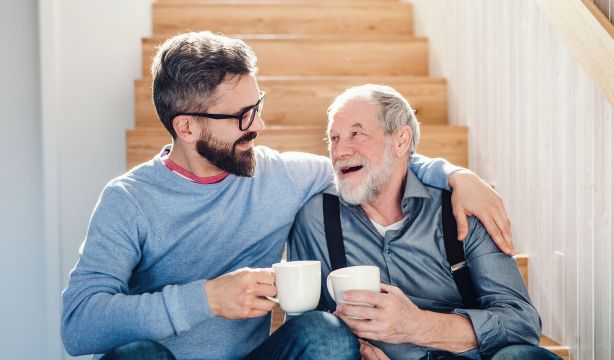 ¿Negar el alimento a los padres es una causa legítima para desheredar a un hijo?