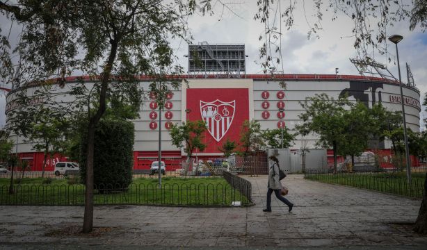 La magia de las redes: una joven podrá llevar a su abuela a ver al Sevilla (Europa Press)
