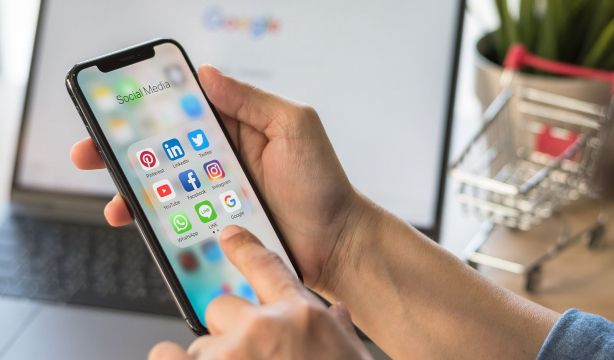 Alerta de la Policía: cuidado si te llega al móvil esta supuesta oferta de empleo