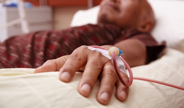 Si vas a donar sangre no comas estos alimentos: puedes poner en riesgo la vida del receptor bigstock