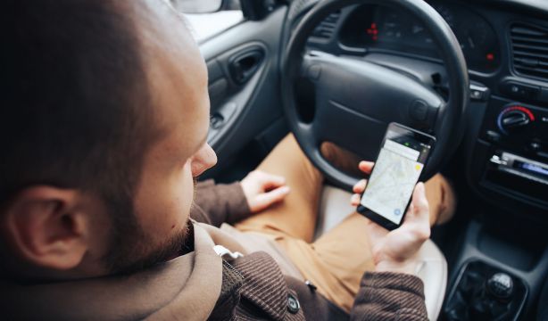 Un 22% de los españoles participa en reuniones telefónicas de trabajo mientras están conduciendo, bigstock