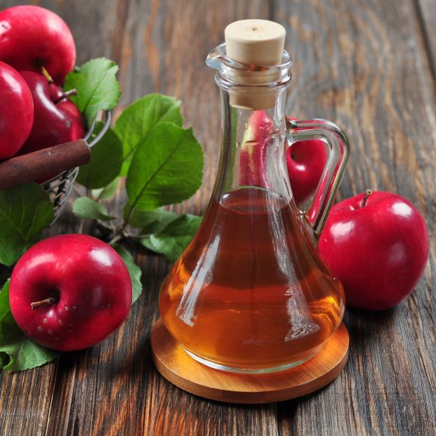 Adiós al dolor de pies: el truco del vinagre infalible tras un día largo en el trabajo . bigstock Adiós al dolor de pies: el truco del vinagre infalible tras un día largo en el trabajo . bigstock