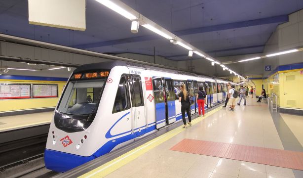 La Comunidad de Madrid estudia subir el precio del transporte público