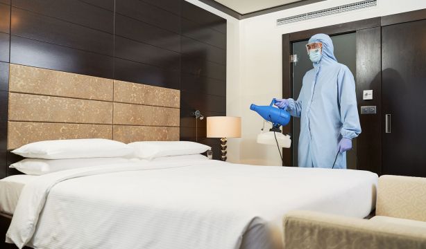 La Policía alerta de la nueva estafa a personas mayores con las 'limpiezas de ozono'